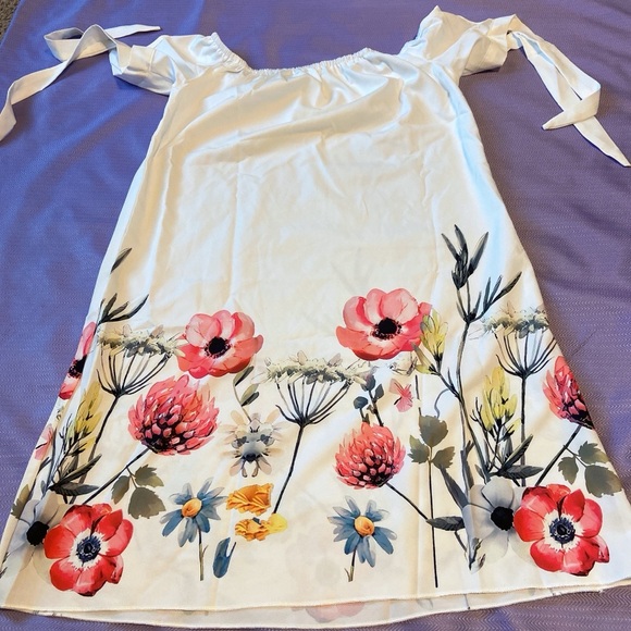 Off the shoulder Summer dress with flowers. Bow knot Size: S US:4 - Picture 4 of 4